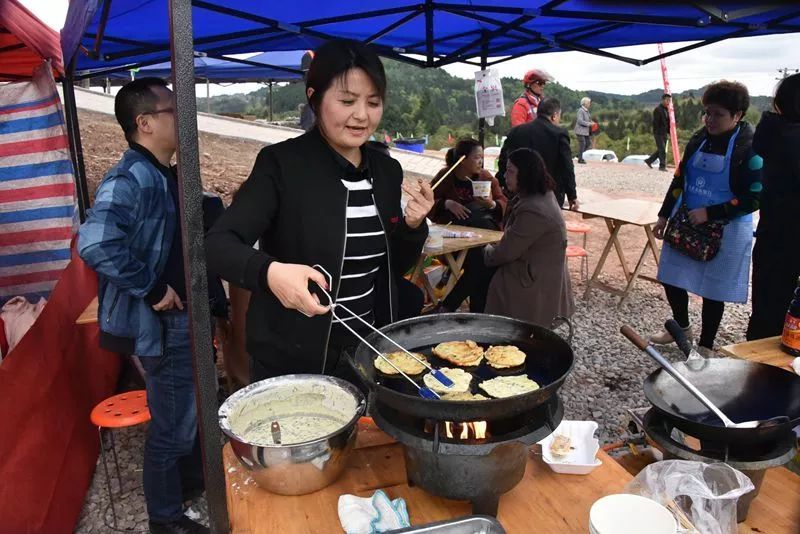 西充县有一种美食—腊肉馍馍!你吃过吗?