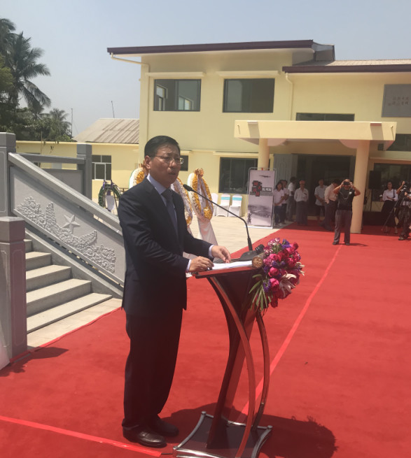 上午11时许仪式开始,中国驻缅甸大使洪亮,戴安澜将军之子戴澄东在东吁