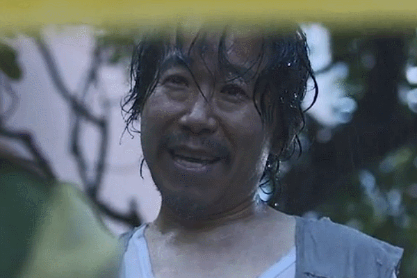 素媛:为何坏人不马上拖走素媛,却问能否给他撑伞?看懂瞬间崩溃