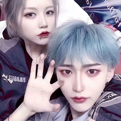 情侣头像:为你,我画地为牢,伫立在相遇的街角