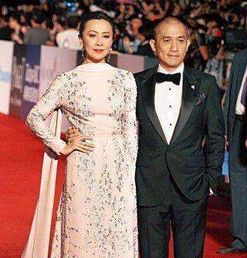 原来刘嘉玲和张国荣还有这一段故事难怪梁朝伟看这合照吃醋了