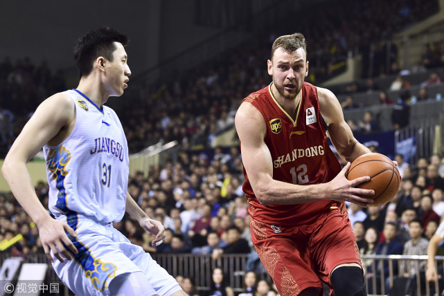 三支季后赛球队争抢为何一秒选马刺?莫泰:圣城