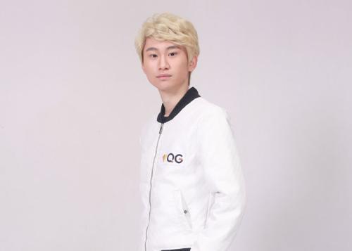 当时,正打算首次亮相的doinb公开向faker道歉,但似乎