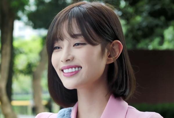 饰演的向真充满能量,盖玥希饰演的钱贝贝傲娇,徐悦饰演的丁兰是学霸