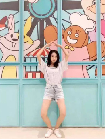 最近"数字"拍照火了,每一个数字都是一个姿势,你可以猜几个来