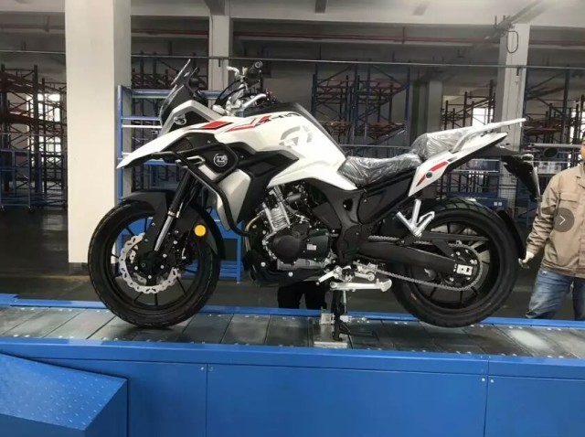 珠峰凯越400x量产下线,gy公路越野的版花和宝马gs更像啦