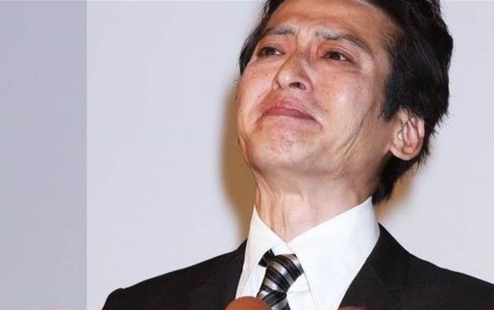 眼看着儿子越长越大,网友们发现他的相貌和大树泽生的前队友赤坂晃越