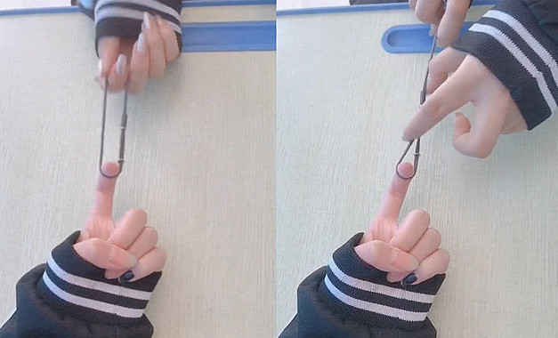 大家准备好橡皮筋或者是头绳之后,两个人先拉住皮筋的两头,这是需要两