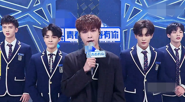 张艺兴对陈立农说土味情话,三个字撩到爆,网友:梗接得好棒啊!