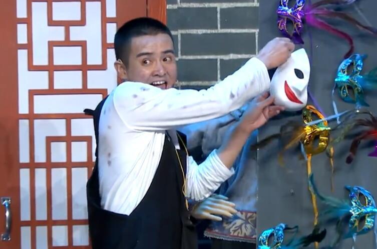 进入总决赛的五组喜剧人德云社张鹤伦组,默剧演员叶逢春组,辽宁民间