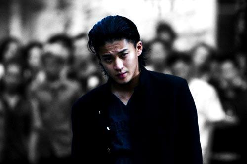 黑帮老大儿子,战斗属于持久性,在铃兰高校内部争霸中打败了"百兽之王"