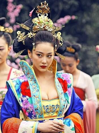 没过多久她就萧良娣生下一子两女,萧淑妃原本在武则天进宫前,宠冠后宫