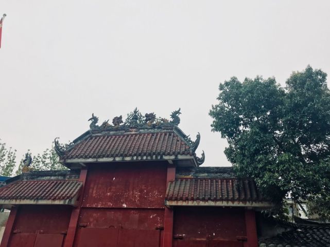 东郊有名的千年古刹龙潭寺,其名字由来与三国蜀后主刘禅有关_腾讯新闻