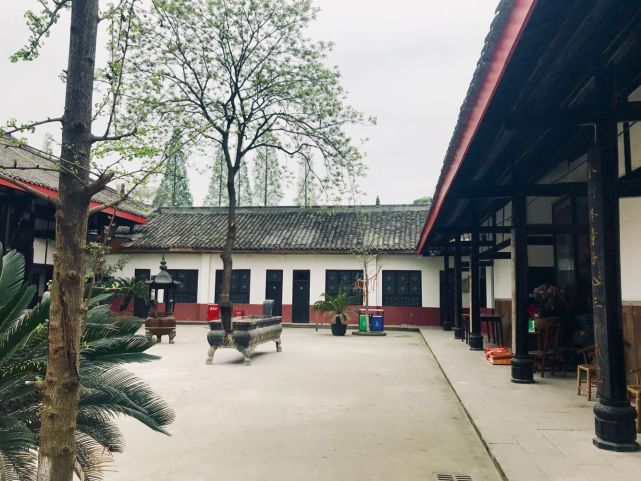 东郊有名的千年古刹龙潭寺,其名字由来与三国蜀后主刘禅有关_腾讯新闻