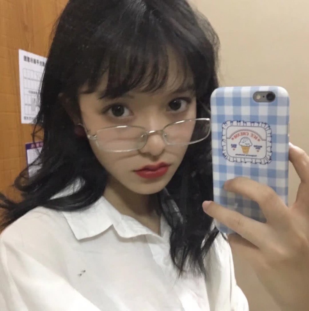 最近"无味"头像火了:你吃过口香糖吗?不甜就吐了,像极了爱情