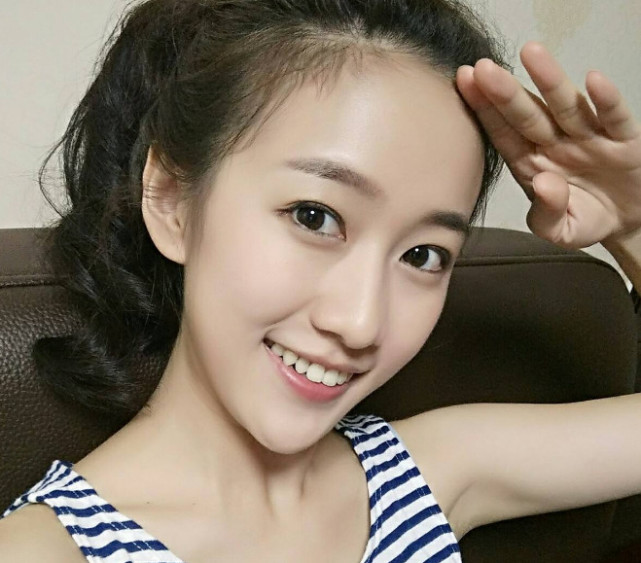 作为黑魔仙严莉莉的扮演者陈美含来说.她出落得更加亭亭玉立了.