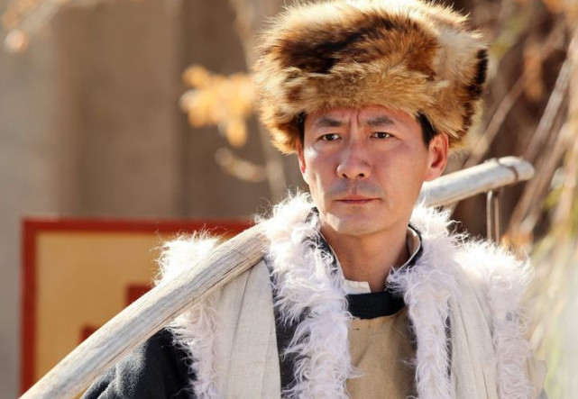 在剧中,日本海军陆战特的少将青木也是拿燕双鹰当成很好的朋友,多次在