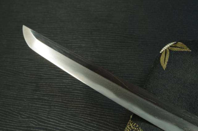 top,12 国光红雪左文字是一把短刀,乃是相模国刀匠左文字所作,整个刀