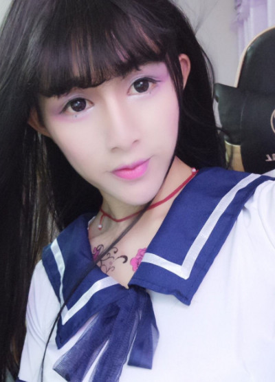 "女装大佬"可以进女厕?艾比的行为惹争议,网友:无法接受!