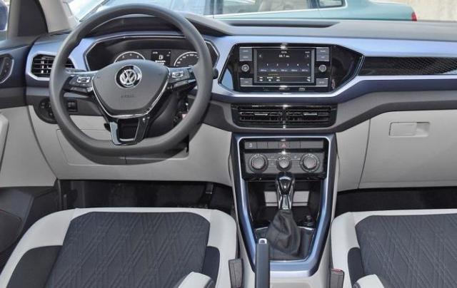 大众t-cross实车到店,15万起,被疯抢,还是坐冷板凳?