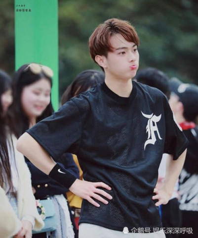 许凯参加《奔跑吧》晒照,6字配文引热议,网友:迫不及待想看