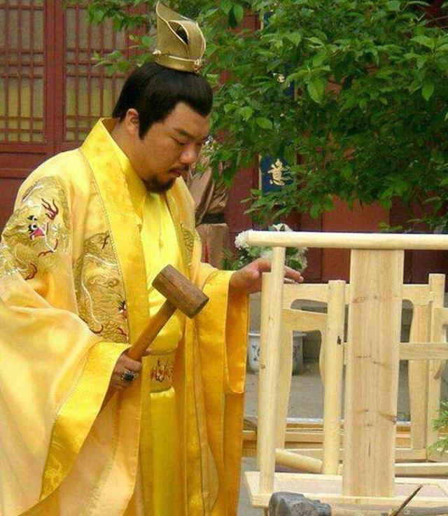 朱由校|花一年时间做出折叠床，“木匠皇帝”朱由校的木工技术如何？