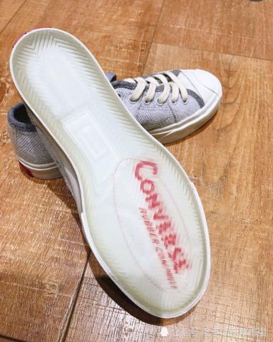 小白鞋脏的刷不及?最近火了匡威这款"水泥鞋",上脚帅炸超耐脏