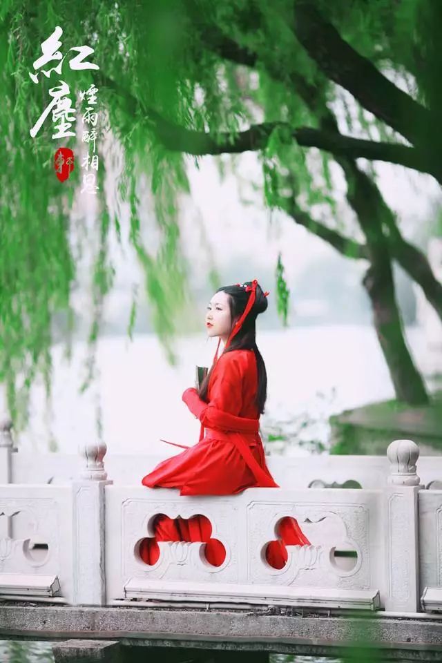 sharing the blue sea and sky in amorous feelings