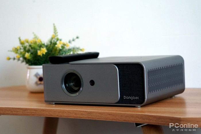 当贝f1智能投影仪:不玩虚的,真画质最出彩画面岂止于大?