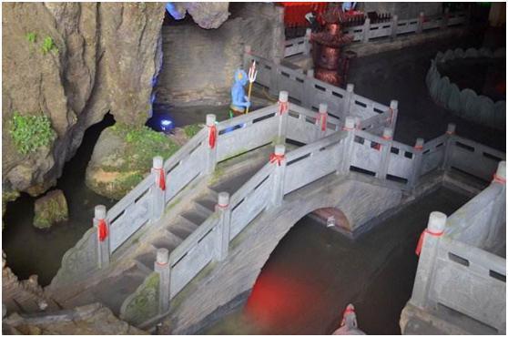 心理学:凭直觉你会走哪座奈何桥?测他还在一直等你吗,太准了