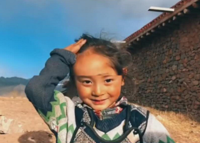 快手最美小杨幂真实身份曝光,真是心碎:说娶