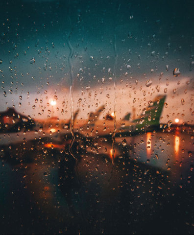 玻璃窗的雨滴系列壁纸 听说下雨天和矫情最般配了