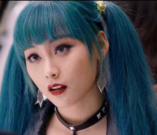 唐人街探案:kiko卸妆很美,但你看女警的生活照,美到认不出