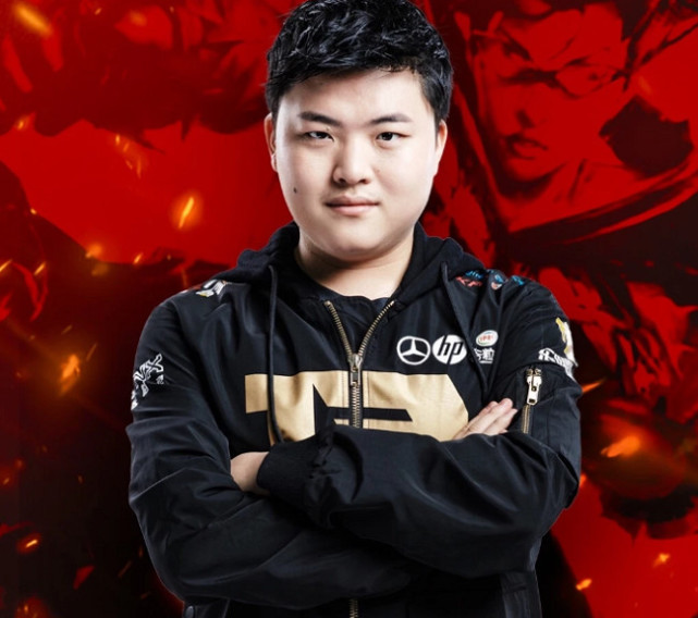 演员李佳航与骚男连麦,坦言有新神代替了uzi,透露s7的一个遗憾