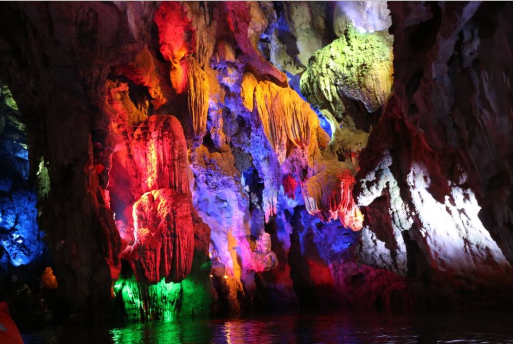 国画大师刘海粟誉 "天下奇观" 中国溶洞专家感叹 "览龙宫知天下水洞