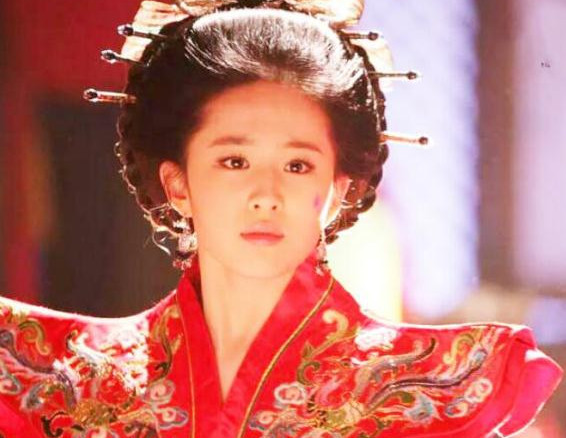 3版小龙女大婚造型对比,原版高配拼多多的对比,高下立见