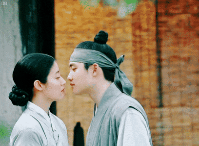 exo经典吻戏大集合,看到最后一个我是真实的柠檬了,超级羡慕