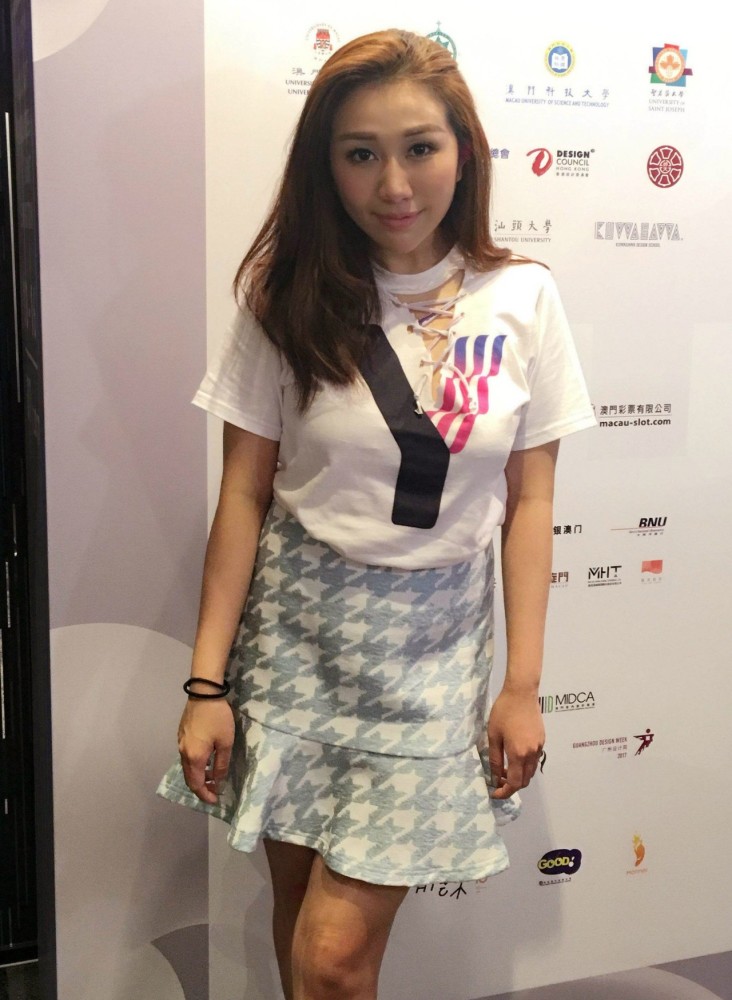 赌王女儿何超盈喜迎"过大礼",举手投足间尽显疲态