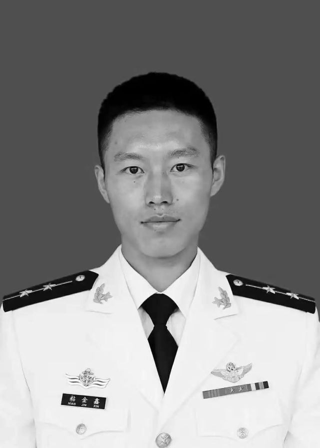 粘金鑫牺牲一个月 战友撰文缅怀:不能相拥的两只翅膀