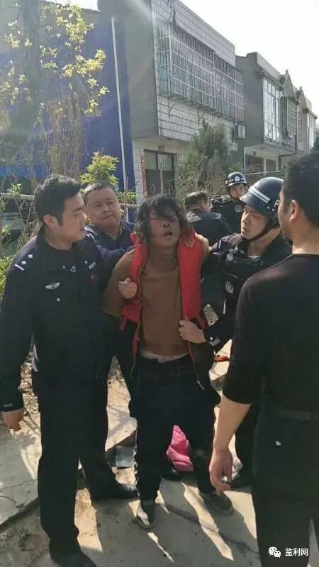 监利新沟一流浪汉被抓获,原因竟是因为.