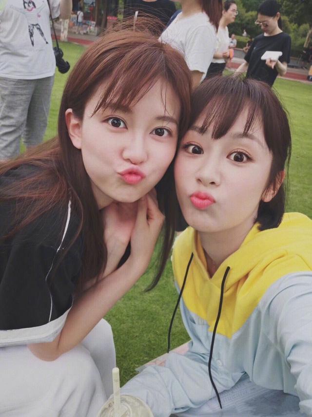 乔欣|乔欣象山拍戏被毒蚊子攻击，脚踝肿胀离谱，一按一个坑太夸张