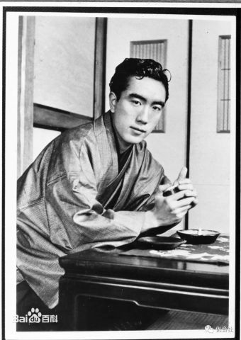 日本文豪间的爱恨情仇史