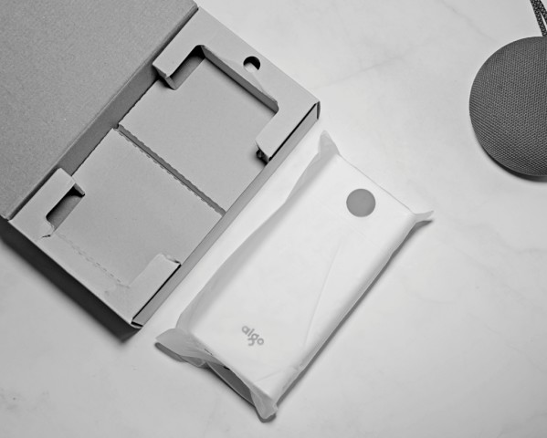 瓦楞纸盒包装,设计了缓冲包装,避免了运输过程中的碰撞.