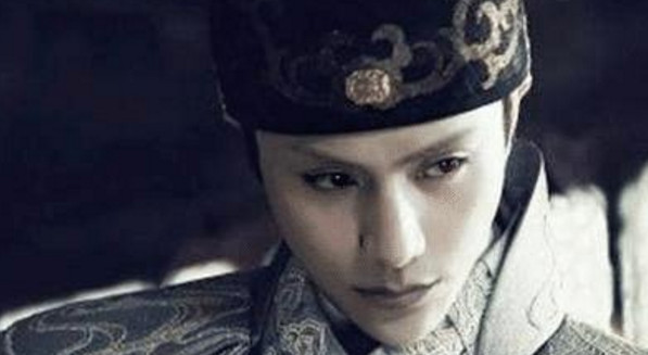 心理学家:如果一个人有这3种表现,说明他城府深不可测,太真实