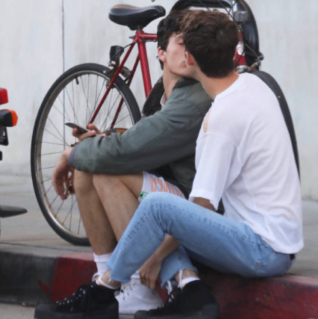 有很多小伙伴都说,受搂脖子攻搂腰……你觉得呢?