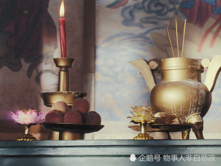 白素贞和她的姐姐一行人去观音庙求子,她的的姐姐,求子成功,旁边的