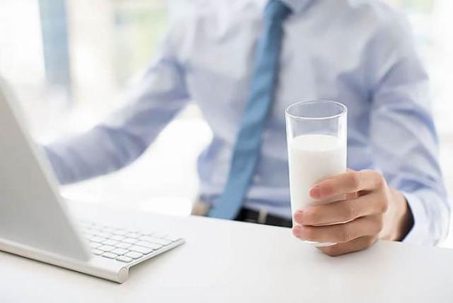 空腹能不能喝牛奶告诉你常见的8个错误饮食习惯