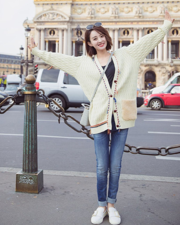 赵丽颖真实颜值曝光,去掉滤镜油光满面,看着像老了10岁!