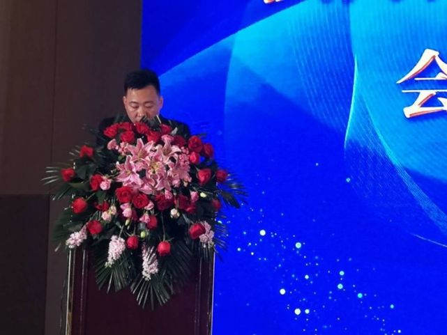 4月12日下午,陕西省浙江商会第五届一次会员(换届)大会在西安皇冠假日