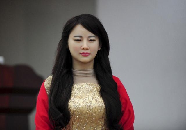 中国第一个美女机器人,长相比真人还逼真,网友:能当老婆吗?